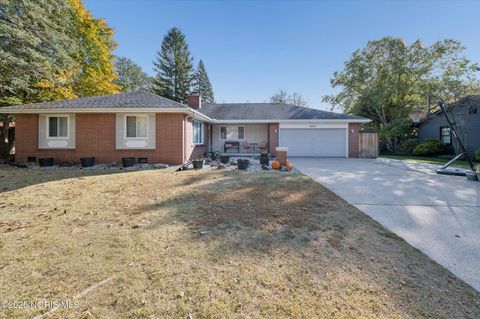 Photo of 927 Charles Street, Bowling Green, OH 43402 (MLS # 10001130)