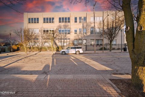 Photo of 100 S Huron Street #8b, Toledo, OH 43604 (MLS # 10004872)