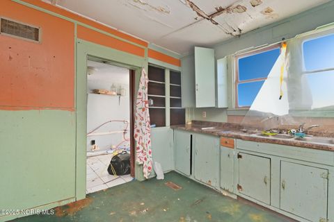 Tiny photo for 461 W Tiffin Street, Fostoria, OH 44830 (MLS # 10002434)