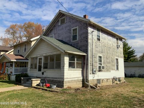 Photo of 345 Buttonwood Avenue, Bowling Green, OH 43402 (MLS # 10001279)