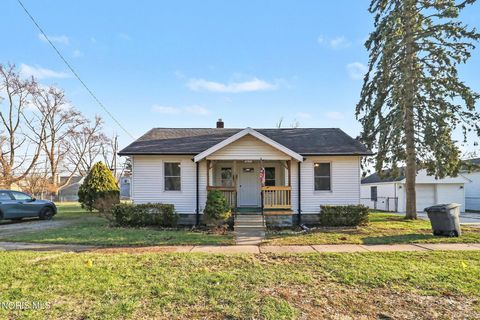 Photo of 5349 Collomore Road, Toledo, OH 43615 (MLS # 10005439)