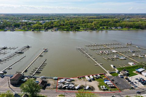 Tiny photo for 5962 Edgewater Drive, Toledo, OH 43611 (MLS # 10002052)