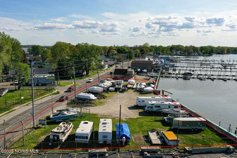 Tiny photo for 5962 Edgewater Drive, Toledo, OH 43611 (MLS # 10002052)