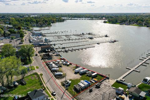 Tiny photo for 5962 Edgewater Drive, Toledo, OH 43611 (MLS # 10002052)