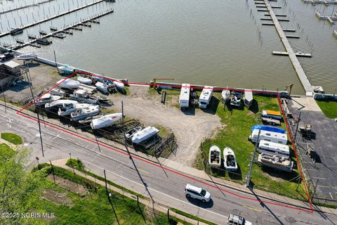 Tiny photo for 5962 Edgewater Drive, Toledo, OH 43611 (MLS # 10002052)