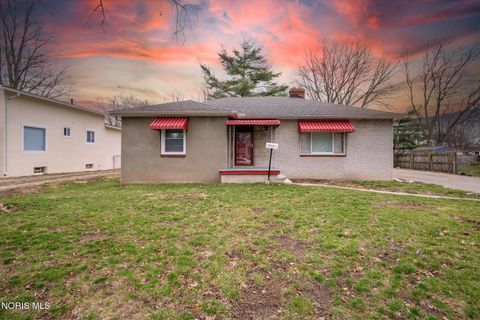 Photo of 1313 Stanwix Drive, Toledo, OH 43614 (MLS # 10005428)
