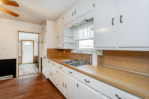 Tiny photo for 8806 Garden Road, Maumee, OH 43537 (MLS # 10000069)