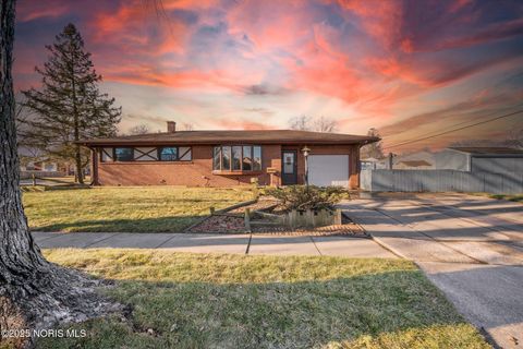 Photo of 6051 Dellwood Drive, Toledo, OH 43613 (MLS # 10002456)