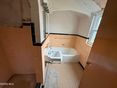 Tiny photo for 2701 Gunckel Boulevard, Toledo, OH 43606 (MLS # 10005357)