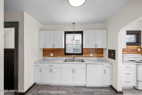 Tiny photo for 721 Hampton Avenue, Toledo, OH 43609 (MLS # 10001995)