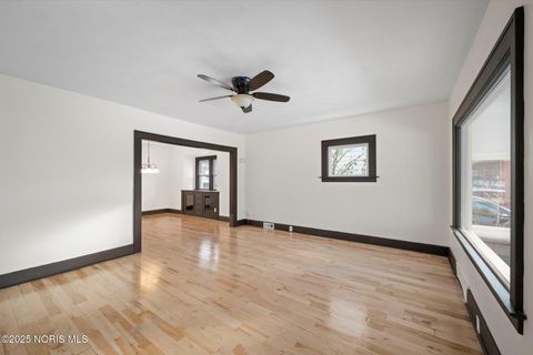 Tiny photo for 721 Hampton Avenue, Toledo, OH 43609 (MLS # 10001995)