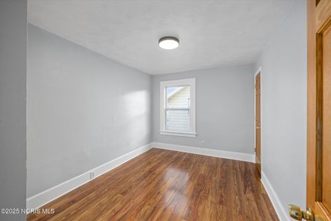 Tiny photo for 721 Hampton Avenue, Toledo, OH 43609 (MLS # 10001995)