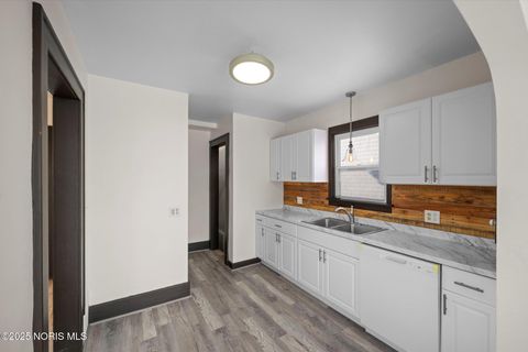 Tiny photo for 721 Hampton Avenue, Toledo, OH 43609 (MLS # 10001995)