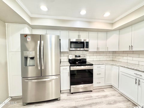 Tiny photo for 29660 E River Road, Perrysburg, OH 43551 (MLS # 10009425)