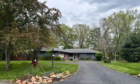 Photo of 4035 Talwood Lane, Toledo, OH 43606 (MLS # 10007677)