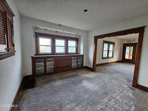 Tiny photo for 1014 Clay Avenue, Toledo, OH 43608 (MLS # 10012565)