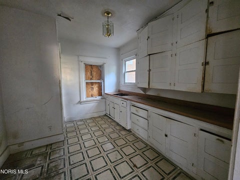 Tiny photo for 1014 Clay Avenue, Toledo, OH 43608 (MLS # 10012565)