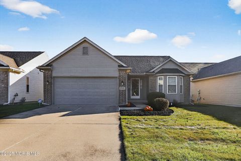 Photo of 4541 Harbour Creek Court, Maumee, OH 43537 (MLS # 10000744)