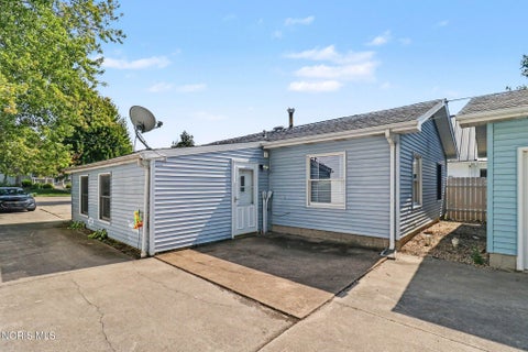 Tiny photo for 1412 N Orchard Beach Drive, Port Clinton, OH 43452 (MLS # 10012912)