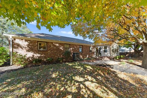 Tiny photo for 418 W Ridge Drive, Fostoria, OH 44830 (MLS # 10000528)
