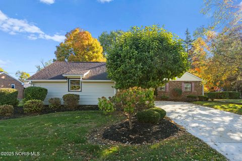 Photo of 418 W Ridge Drive, Fostoria, OH 44830 (MLS # 10000528) Photo of 418 W Ridge Drive, Fostoria, OH 44830 (MLS # 10000528)