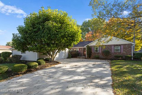 Tiny photo for 418 W Ridge Drive, Fostoria, OH 44830 (MLS # 10000528)