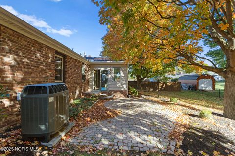 Tiny photo for 418 W Ridge Drive, Fostoria, OH 44830 (MLS # 10000528)