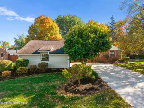 Tiny photo for 418 W Ridge Drive, Fostoria, OH 44830 (MLS # 10000528)