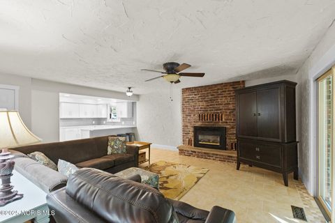 Tiny photo for 418 W Ridge Drive, Fostoria, OH 44830 (MLS # 10000528)