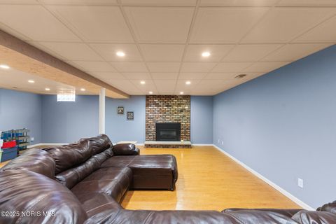 Tiny photo for 418 W Ridge Drive, Fostoria, OH 44830 (MLS # 10000528)