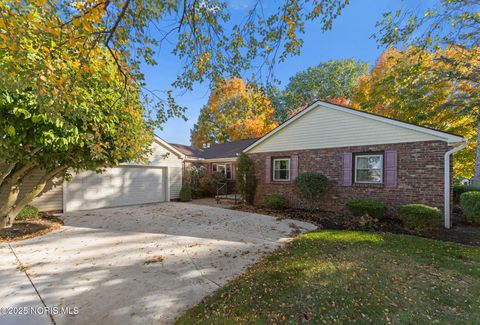 Tiny photo for 418 W Ridge Drive, Fostoria, OH 44830 (MLS # 10000528)