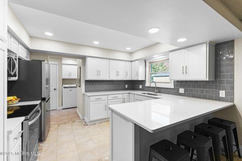 Tiny photo for 418 W Ridge Drive, Fostoria, OH 44830 (MLS # 10000528)