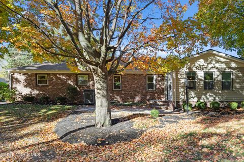 Tiny photo for 418 W Ridge Drive, Fostoria, OH 44830 (MLS # 10000528)