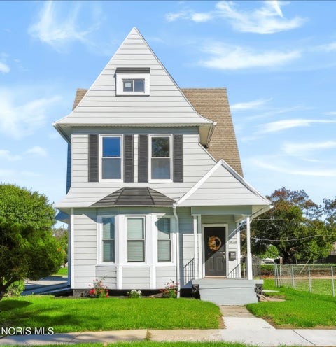 Photo of 2478 Franklin Avenue, Toledo, OH 43620 (MLS # 10013992)