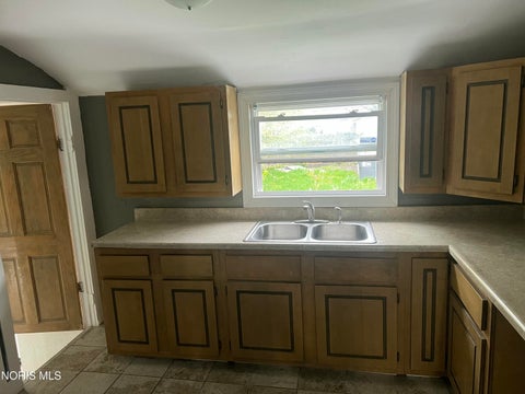 Tiny photo for 913 Berry Street, Toledo, OH 43605 (MLS # 10008931)