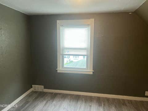 Tiny photo for 913 Berry Street, Toledo, OH 43605 (MLS # 10008931)