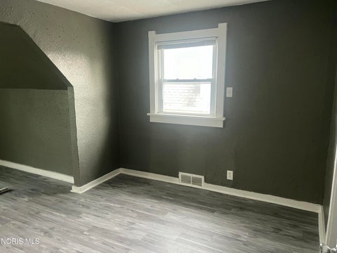 Tiny photo for 913 Berry Street, Toledo, OH 43605 (MLS # 10008931)