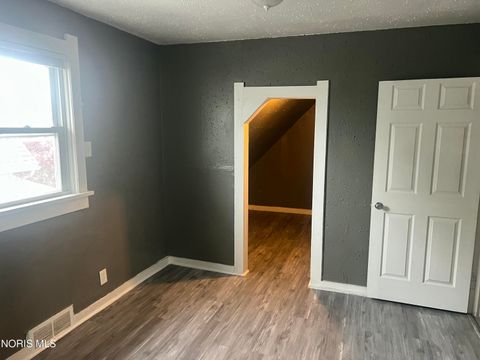 Tiny photo for 913 Berry Street, Toledo, OH 43605 (MLS # 10008931)