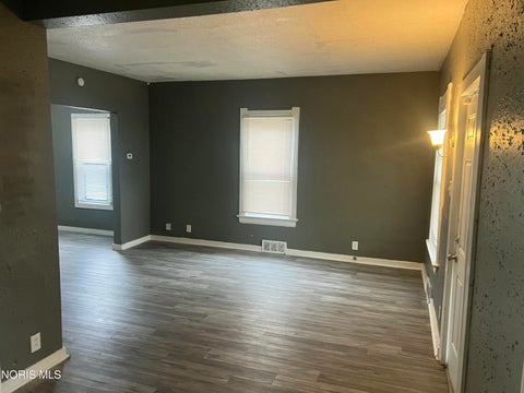 Tiny photo for 913 Berry Street, Toledo, OH 43605 (MLS # 10008931)
