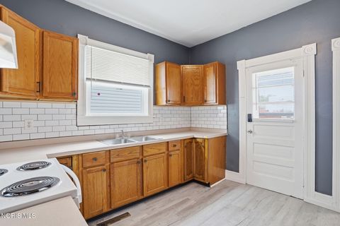 Tiny photo for 337 Mcdougal Street, Fostoria, OH 44830 (MLS # 10007516)
