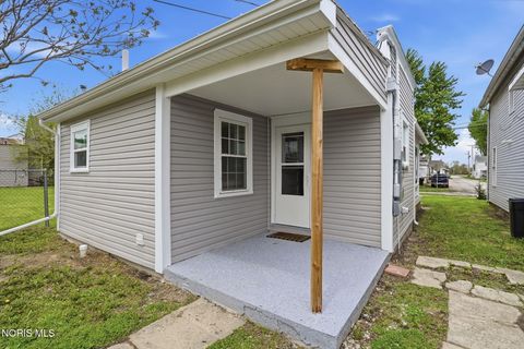 Tiny photo for 337 Mcdougal Street, Fostoria, OH 44830 (MLS # 10007516)