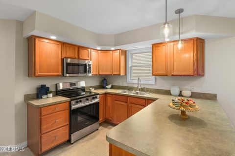 Tiny photo for 10835 S Lakes Drive, Perrysburg, OH 43551 (MLS # 10005518)