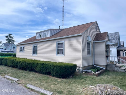 Tiny photo for 950 Washington Avenue, Defiance, OH 43512 (MLS # 10010253)