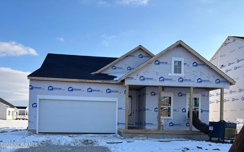 Photo of 919 Darter Drive, Bowling Green, OH 43402 (MLS # 10004267)