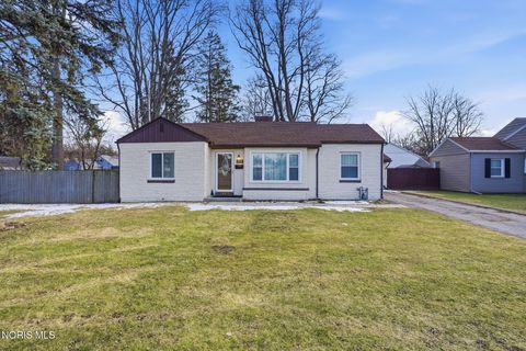 Photo of 5815 W Bancroft Street, Toledo, OH 43615 (MLS # 10004433)