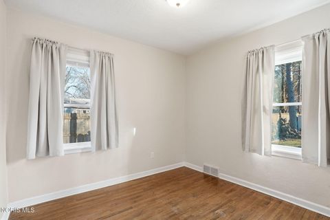 Tiny photo for 5815 W Bancroft Street, Toledo, OH 43615 (MLS # 10004433)