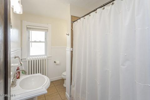 Tiny photo for 3402 Beverly Drive, Toledo, OH 43614 (MLS # 10006178)