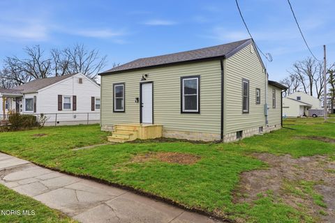 Photo of 243 Monroe Avenue, Findlay, OH 45840 (MLS # 10005188)