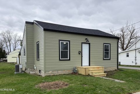 Photo of 243 Monroe Avenue, Findlay, OH 45840 (MLS # 10005188)