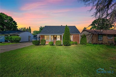 Photo of 878 Loch Haven Boulevard, Maumee, OH 43537 (MLS # 6133086)